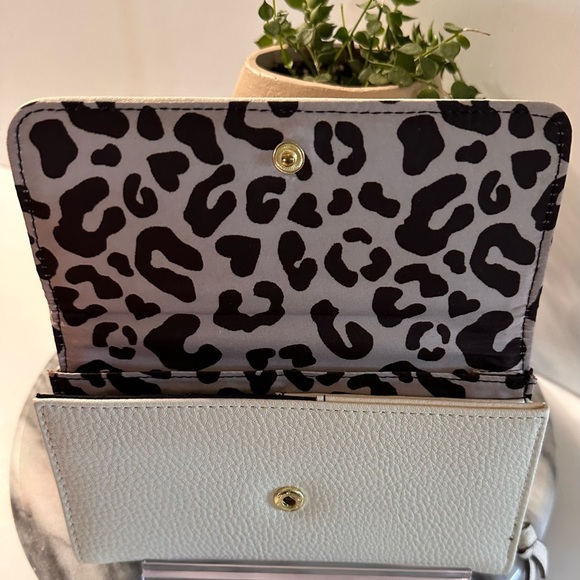 Jessica Simpson Cream Wallet with Gold-Tone Bow and Credit Card Slips - Picture 7 of 16